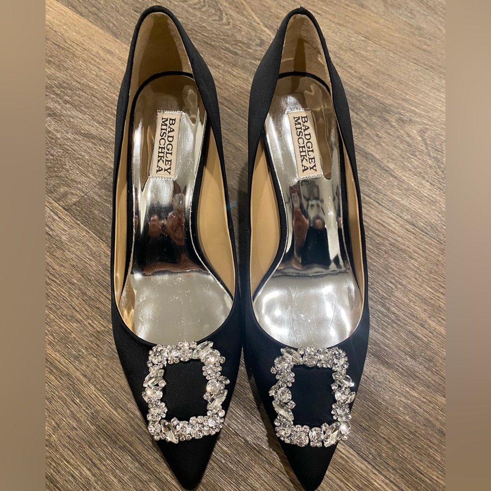 Badgley Mischka Black satin pumps